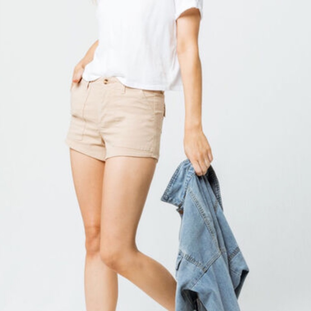 Tillys khaki shorts